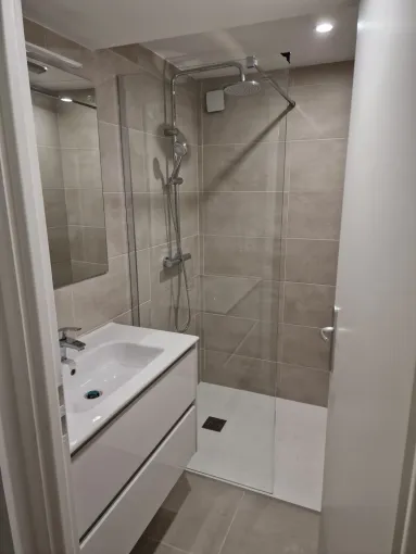 Meuble vasque Salgar et receveur de douche extra plat 