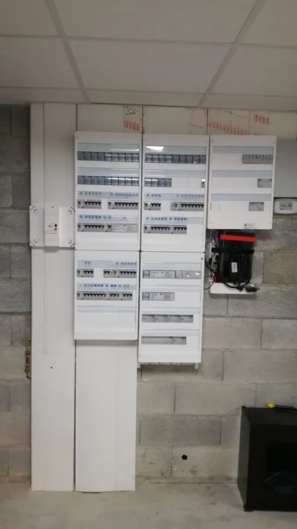 Changement de tableau électrique défectueux dans une cave de maison, Narbonne, CONQUET ALEXANDRE
